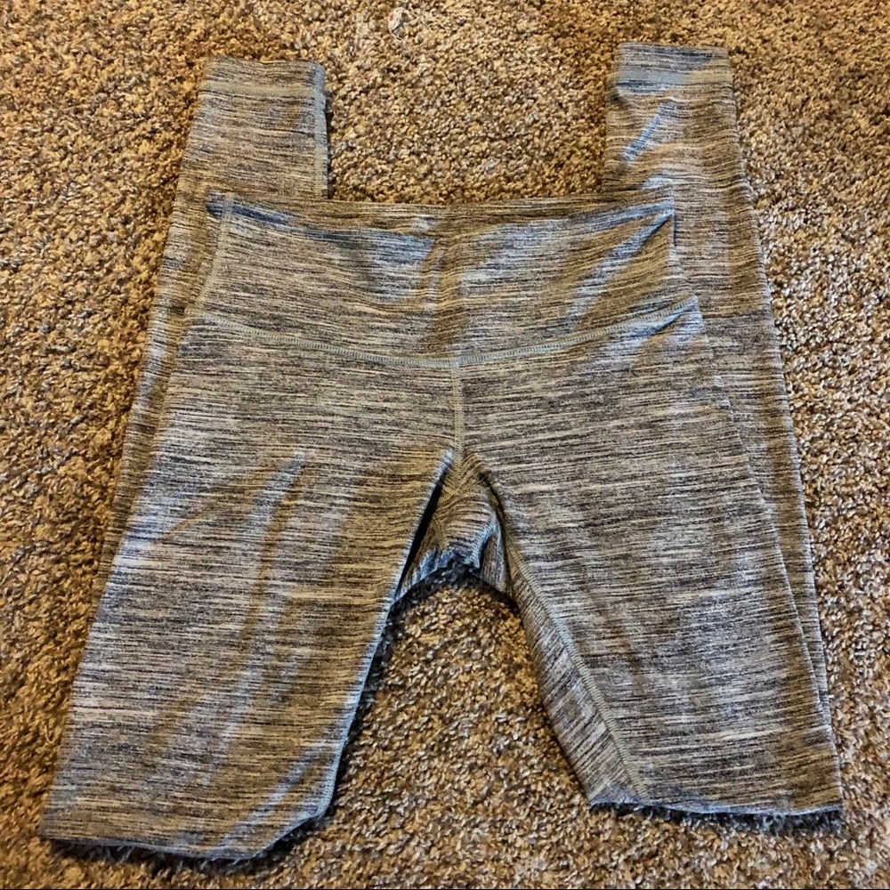 lululemon light gray striped wunder under